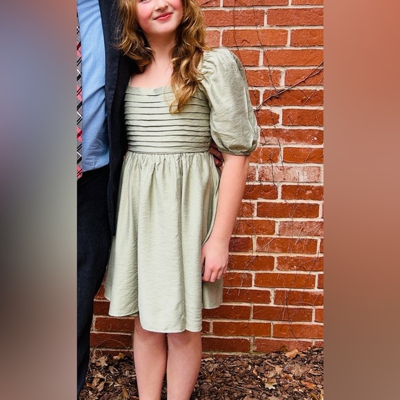 EUC Blu Pepper Sage Green Dress size M with gorgeous details. - Picture 11 of 11